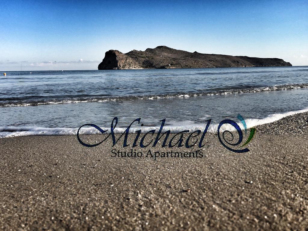 Michael Apartments Agia Marina Dış mekan fotoğraf