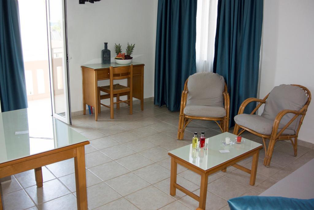 Michael Apartments Agia Marina Dış mekan fotoğraf